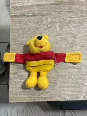Vintage Walt Disney World Winnie the Pooh Coin Purse Hands Snap Closure